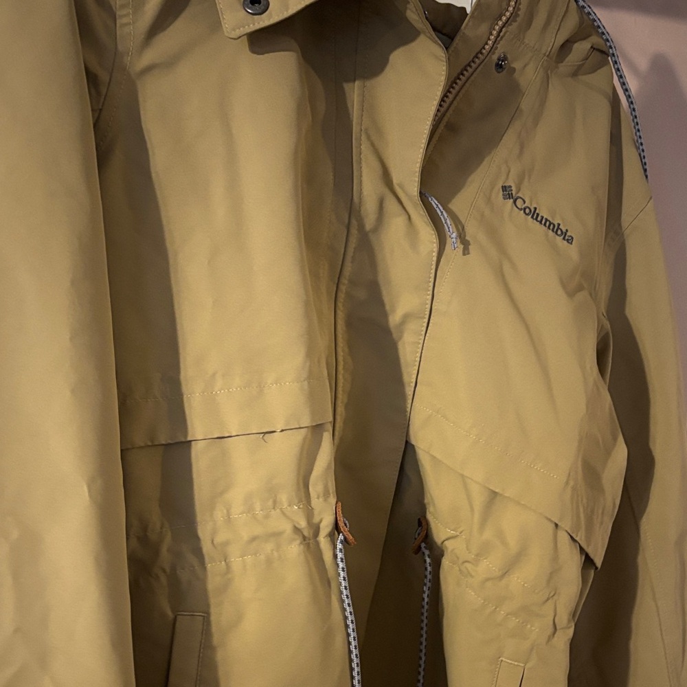 Columbia Men's Beige Raincoat